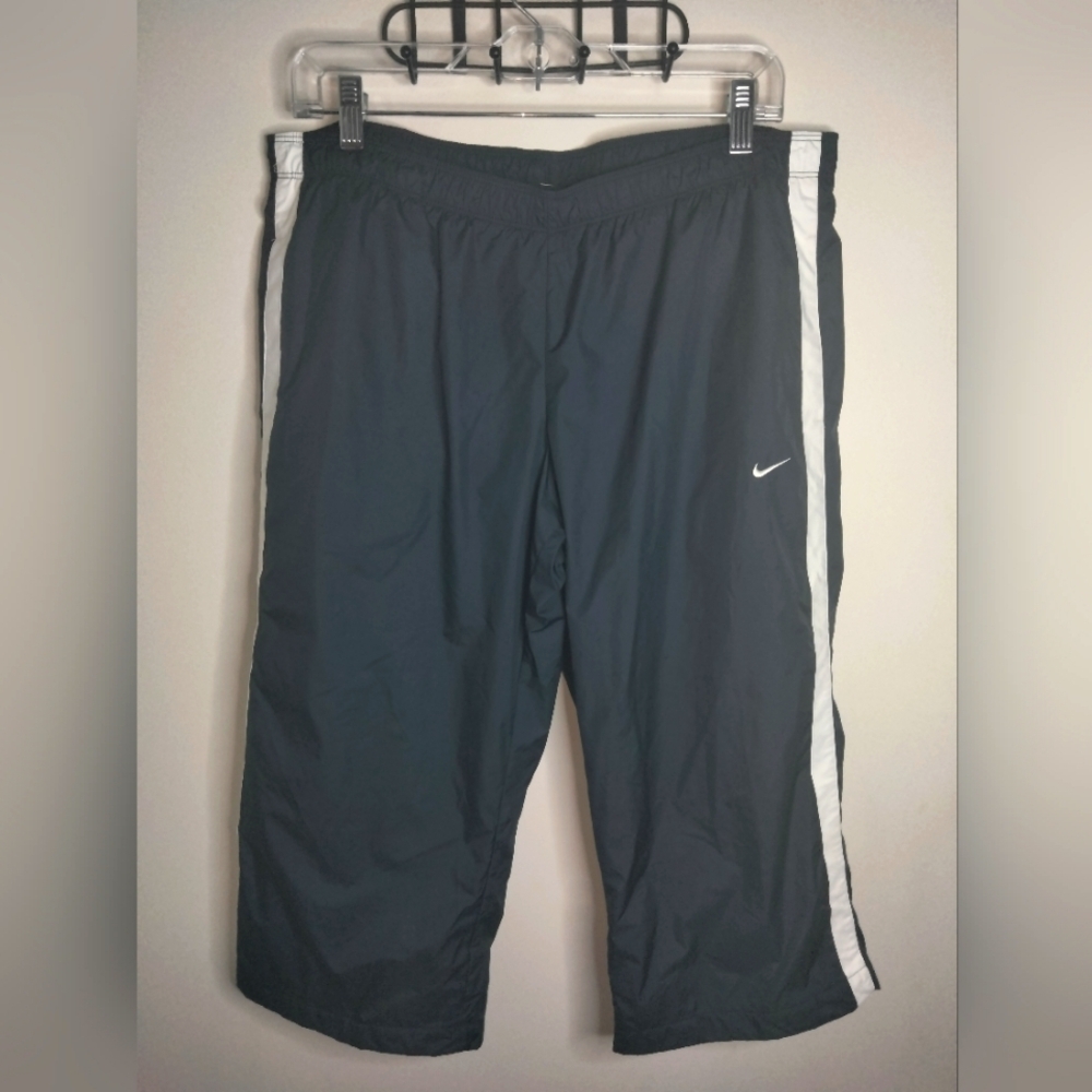 Nike (Size L) Navy & White Swoosh Pocket Mesh Lined Athletic Capri Short Pants